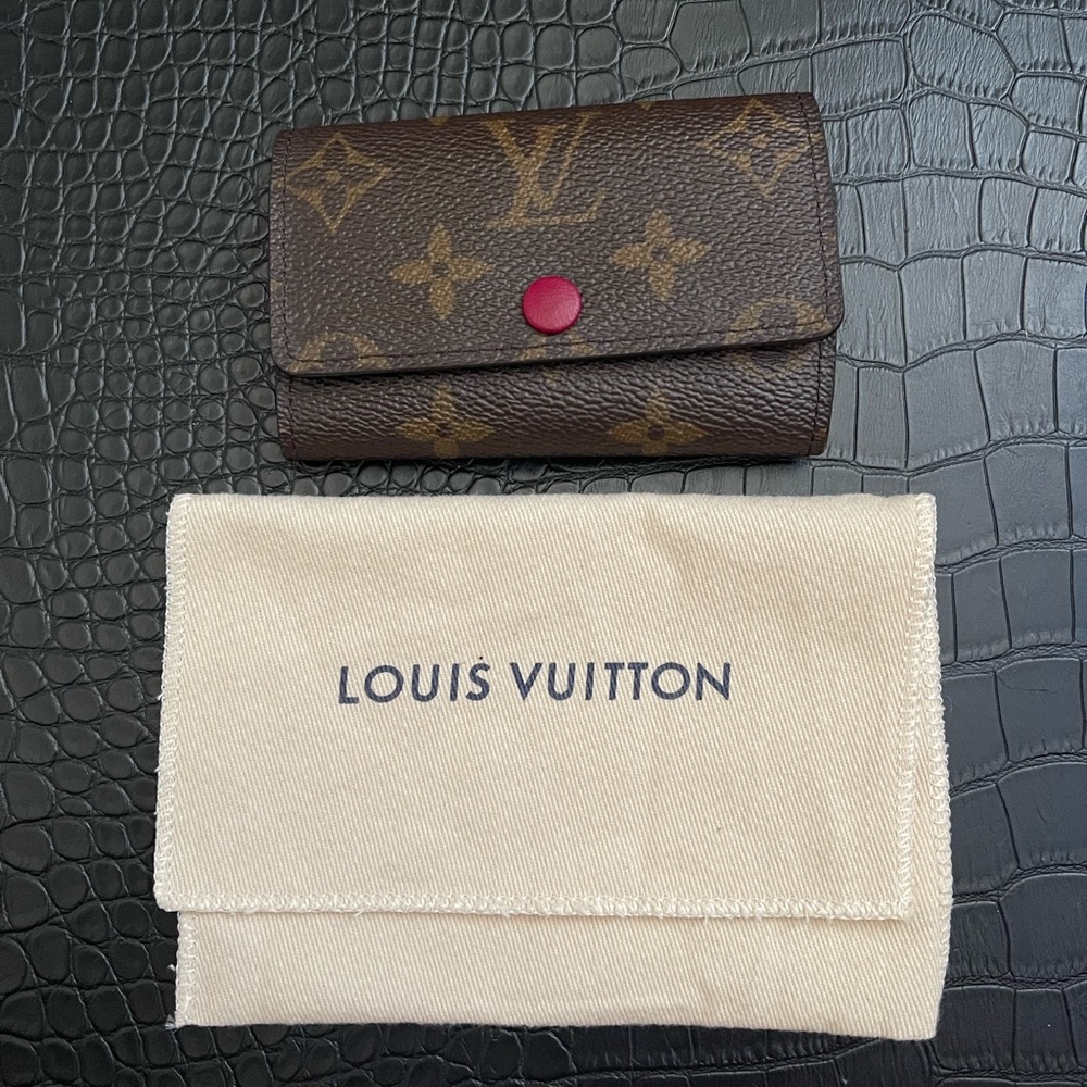 Louis Vuitton 6 ring key holder